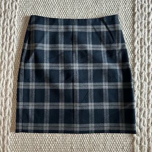 Business casual skirt, navy plaid, banana republic size 4